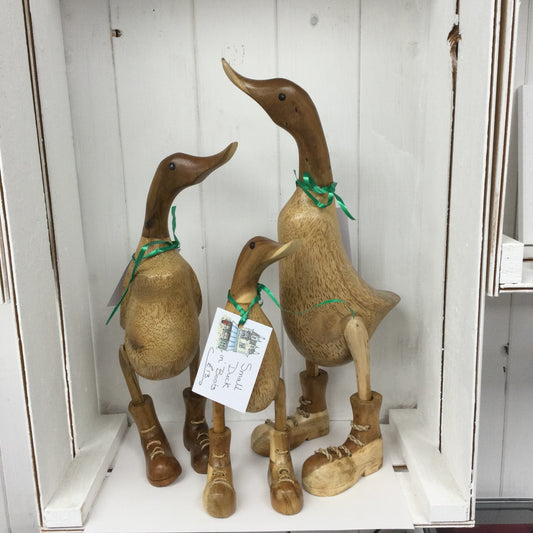 Canards en bois en bottes