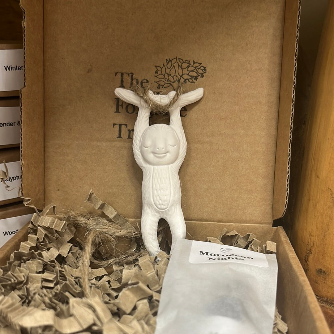 Sydd Hanging Botanical Cast Fragrance Diffuser