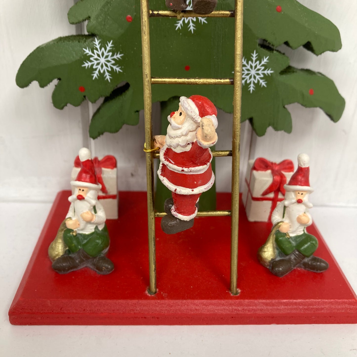 Small Xmas Tree with ladder and santas