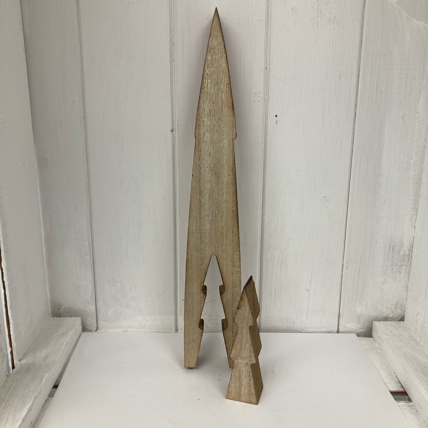 Wooden Santa/Red Tree