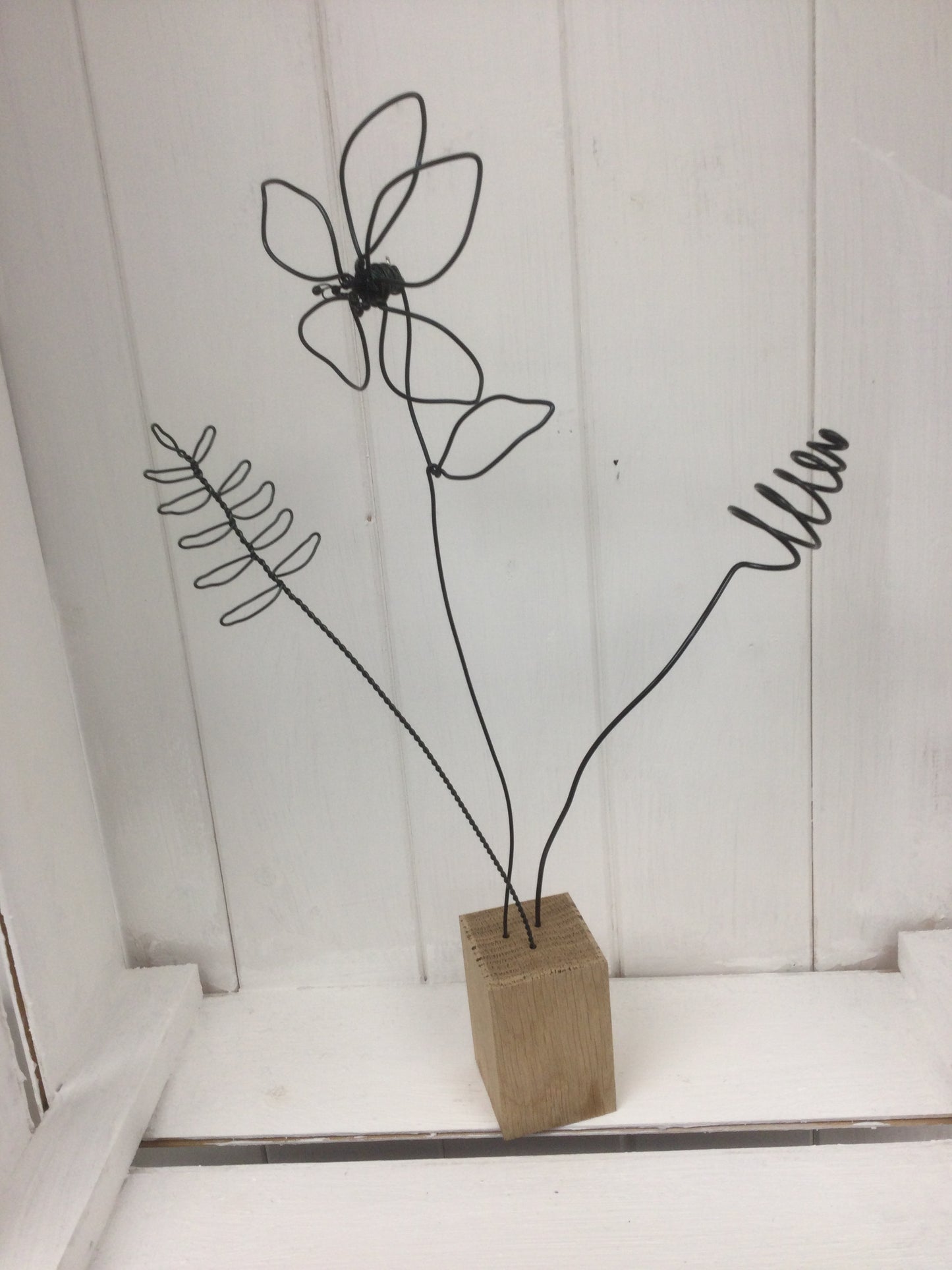 Lily, Foliage and Twirl Wire Bloom (Black)